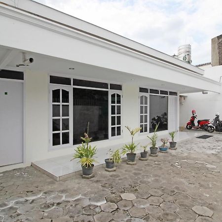 Reddoorz Near Terminal Tirtonadi Hotel Solo Buitenkant foto
