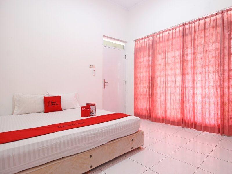 Reddoorz Near Terminal Tirtonadi Hotel Solo Buitenkant foto