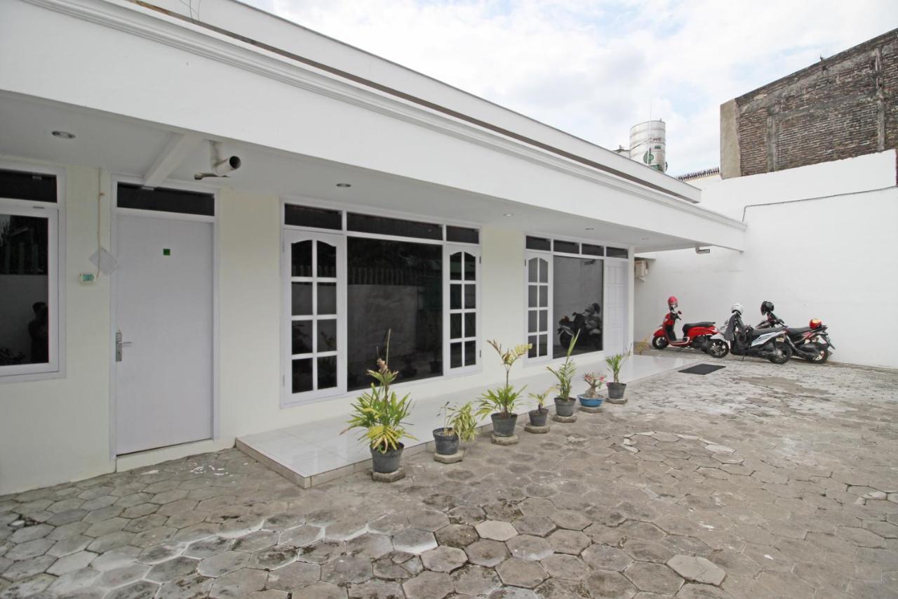 Reddoorz Near Terminal Tirtonadi Hotel Solo Buitenkant foto
