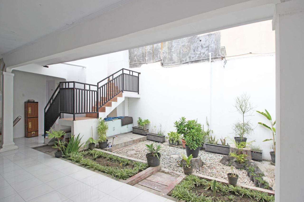 Reddoorz Near Terminal Tirtonadi Hotel Solo Buitenkant foto