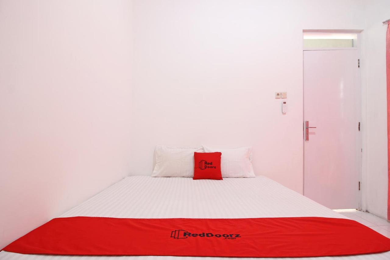Reddoorz Near Terminal Tirtonadi Hotel Solo Buitenkant foto