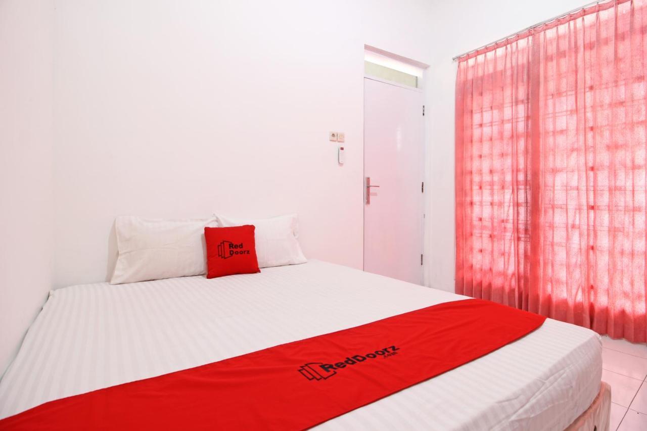 Reddoorz Near Terminal Tirtonadi Hotel Solo Buitenkant foto